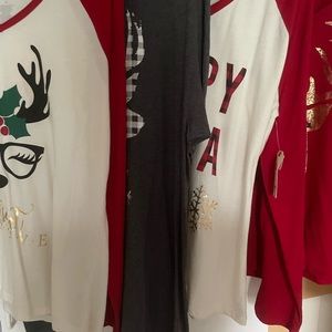 Lot of 4 Christmas T-shirts for 35 dollars